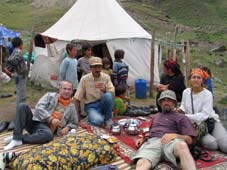 Oba �efi Ahmet Naz'�n ota�� �n�ndeyiz