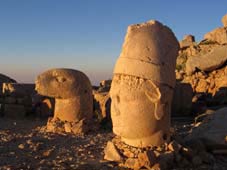 Nemrut'ta do�u heykelleri